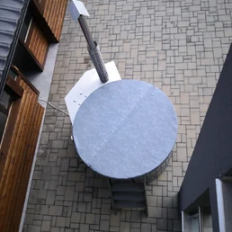 Edelstahl-Badewanne mit Schutzabdeckung | Maßanfertigung - grauer Dekor | xspa.at Edelstahl-Badewanne mit Schutzabdeckung | Maßanfertigung - grauer Dekor | xspa.at