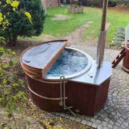 Edelstahl-Badewannen | Ausführung - dunkler Holzdekor | xspa.at Edelstahl-Badewannen | Ausführung - dunkler Holzdekor | xspa.at